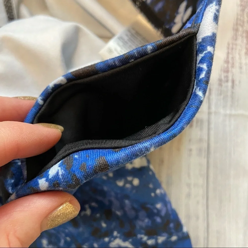 Alo Blue and Black Snake Print Capri. Size Medium. EUC.